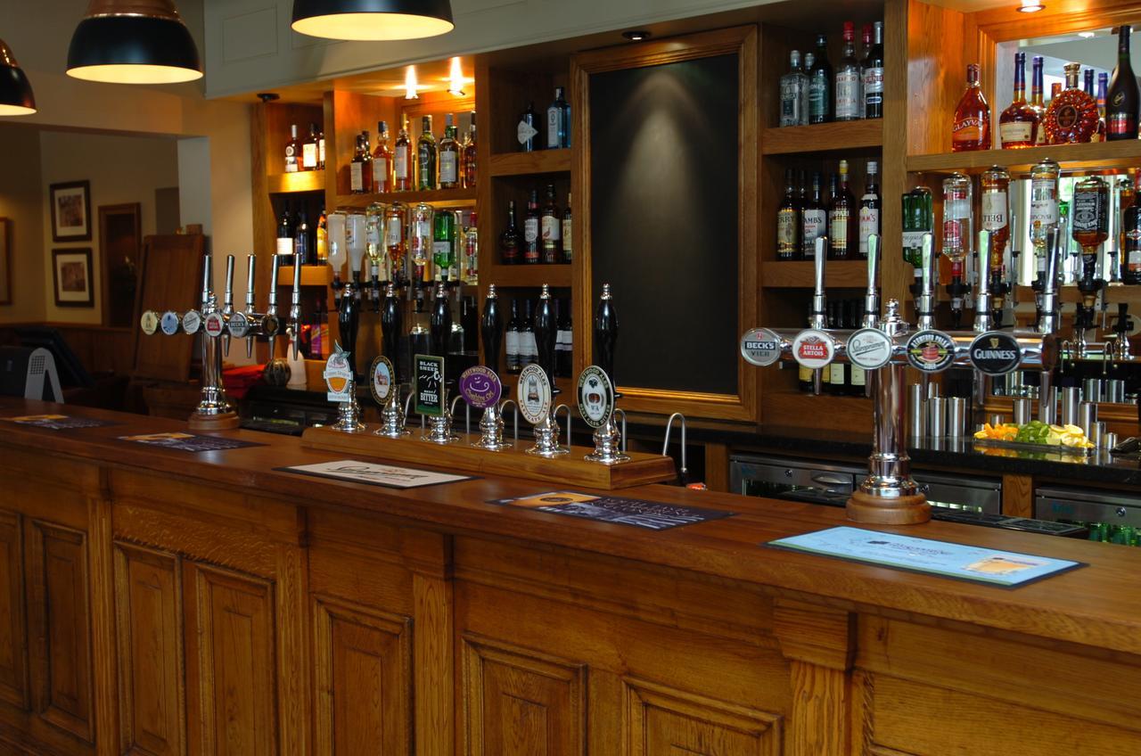 Готель The Bear'S Paw Warmingham Екстер'єр фото The bar at the Old Mill