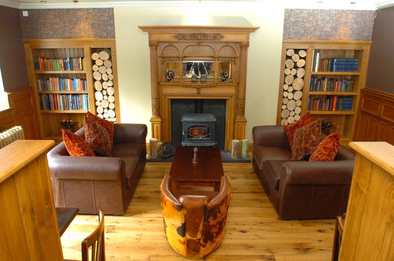 Готель The Bear'S Paw Warmingham Екстер'єр фото The library at the hotel