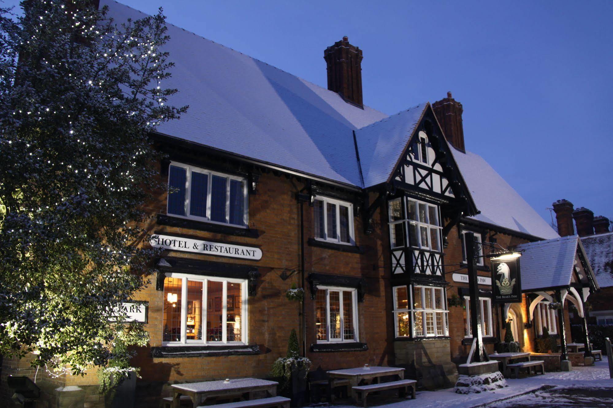 Готель The Bear'S Paw Warmingham Екстер'єр фото The White Swan Hotel