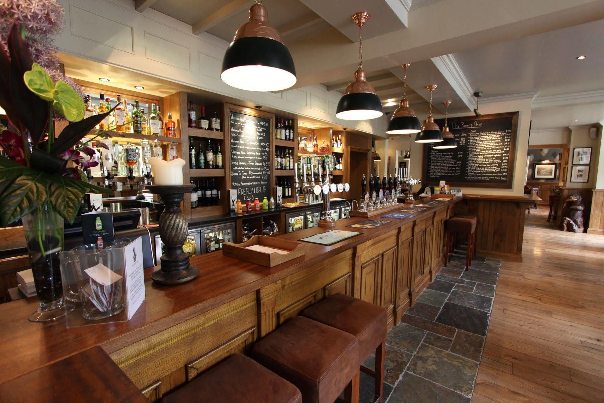 Готель The Bear'S Paw Warmingham Екстер'єр фото The bar at The Old Stamp House