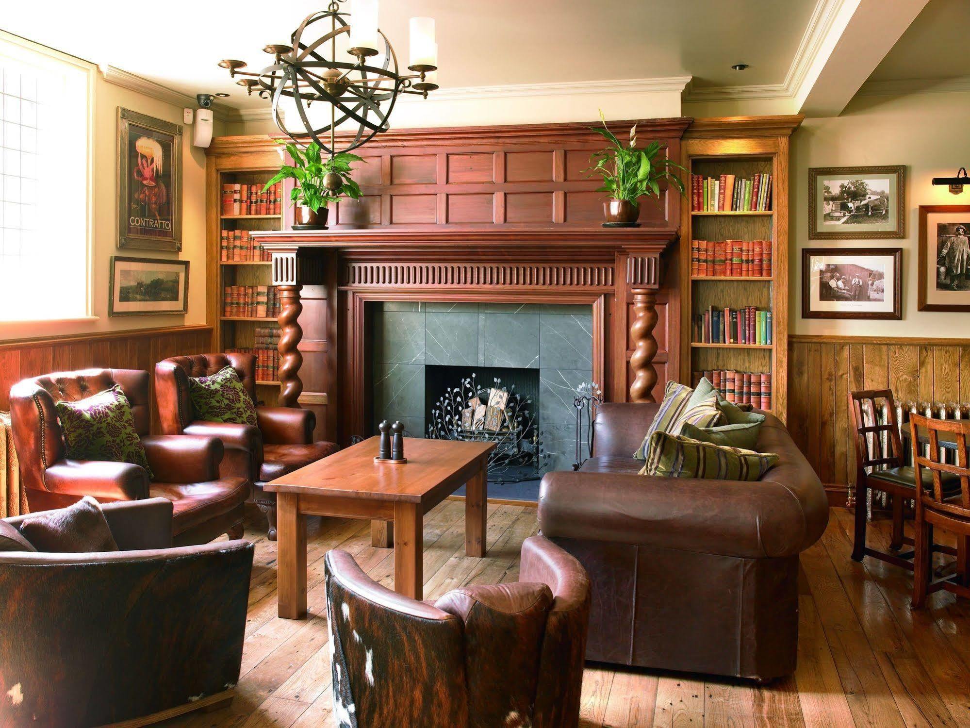 Готель The Bear'S Paw Warmingham Екстер'єр фото The library at the Old Ship Hotel